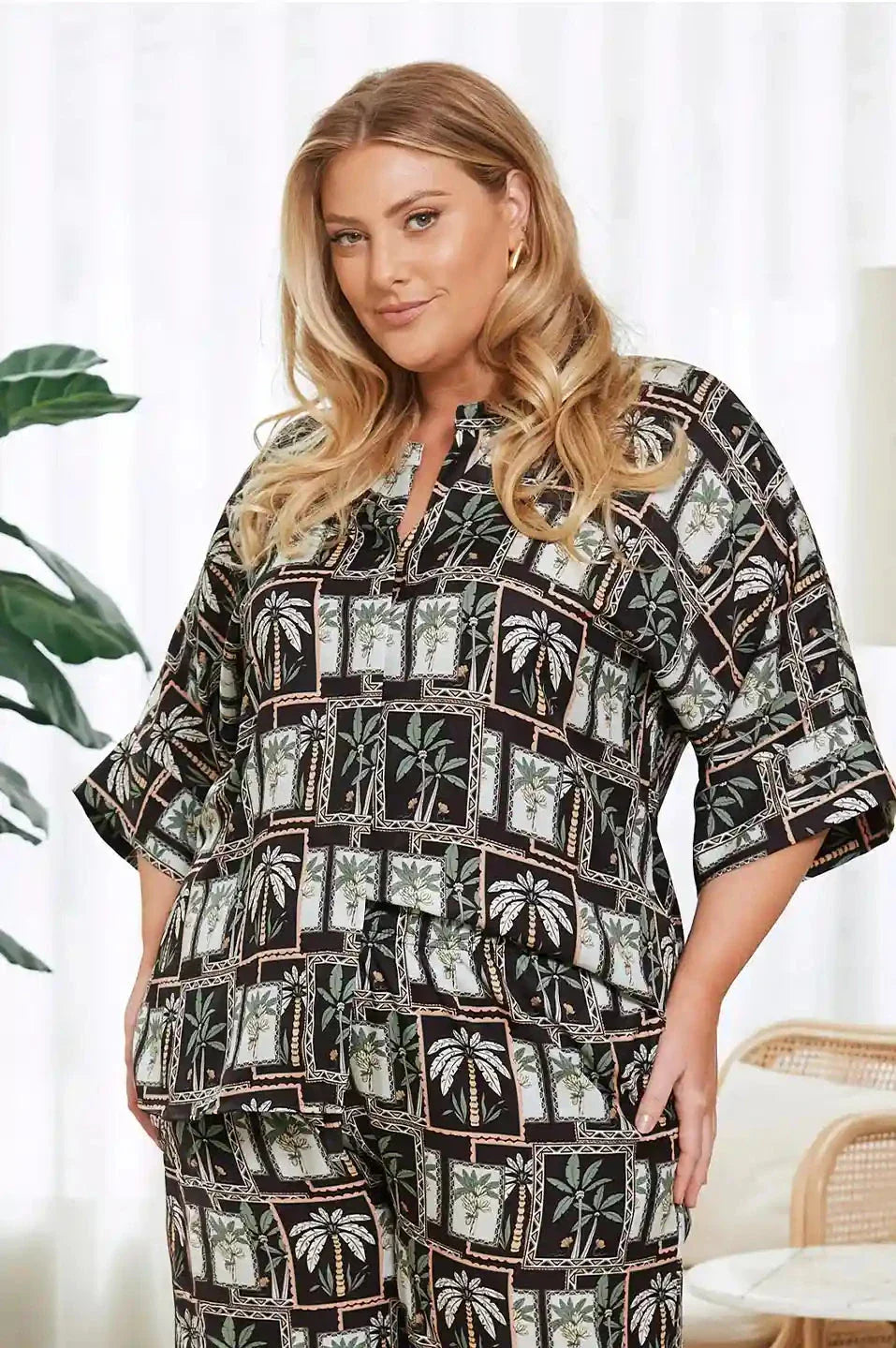 Maui Palm Print Top in Black and Green