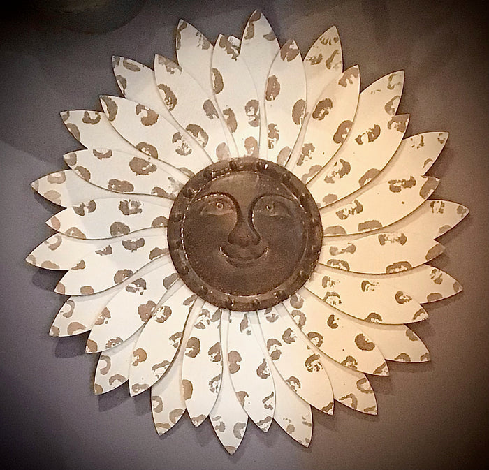 Décor - Wooden Flower w/ Metal Face
