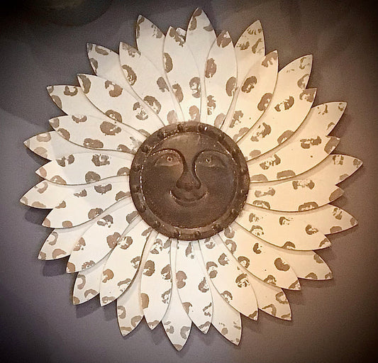 Décor - Wooden Flower w/ Metal Face