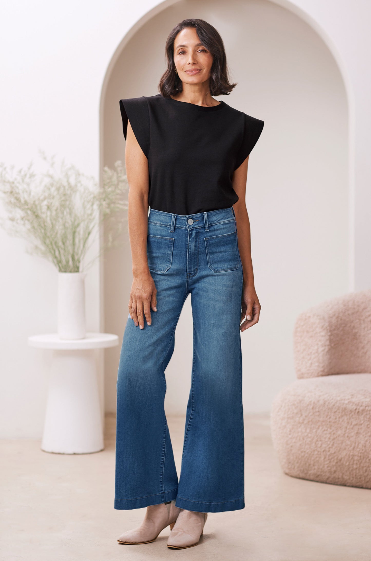 Harper Short Sleeve Top Black with Round Neck