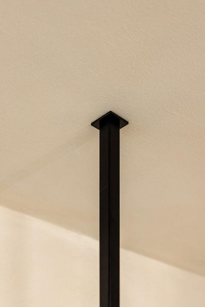 Kleiderstange RUBI, minimalistischer Look, stabile Konstruktion, elegante Designlösung für Ankleidebereich.