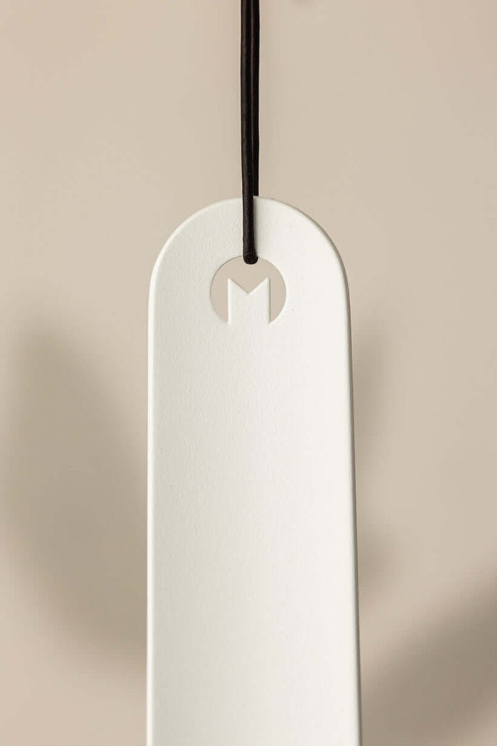 Schuhlöffel TILO, minimalistisch und elegant, aus hochwertigem Metall, ideal für moderne Interieurs.